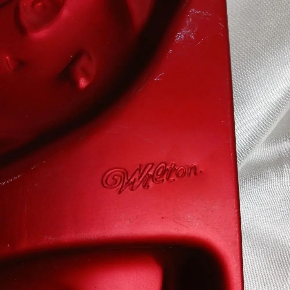 VINTAGE WILTON DORA MINI TREAT CAKE PAN